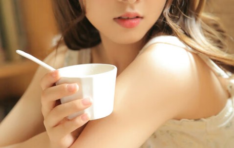 初期怀孕右下腹部隐痛的原因分析（怀孕初期右下腹隐隐疼）