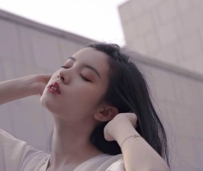 怀孕初期子宫左边会疼（孕早期子宫左侧一个鼓包）